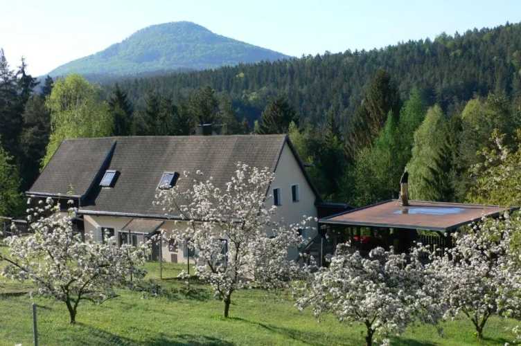4 Bedrooms Cottage