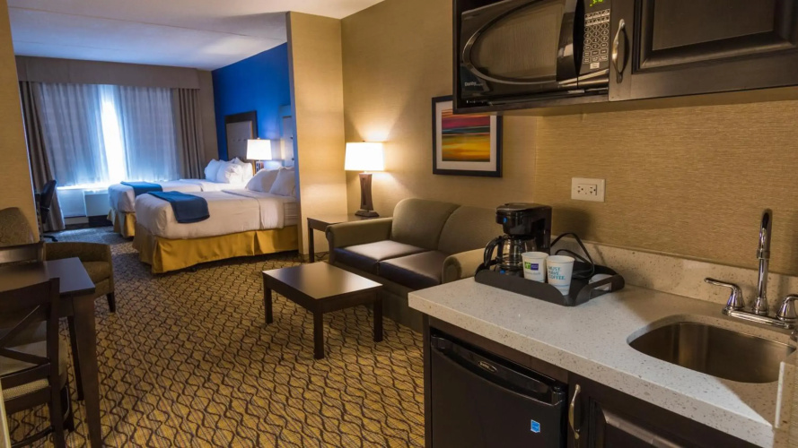 Holiday Inn Express & Suites Thunder Bay by IHG