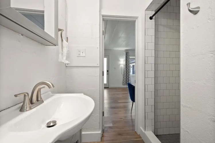Chic City Retreat 93F