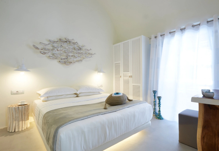 2 Bedroom Eolia Kamari Villa 100m2 with Private Heated Pool