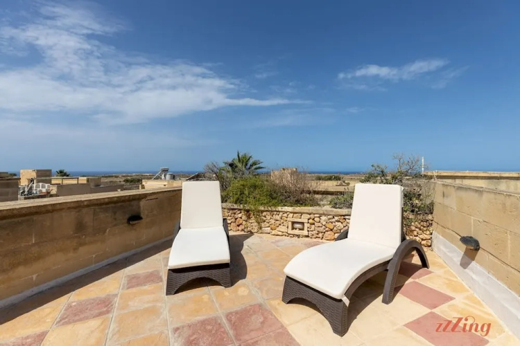 Pet Friendly Penthouse Rooftop Jacuzzi With Views