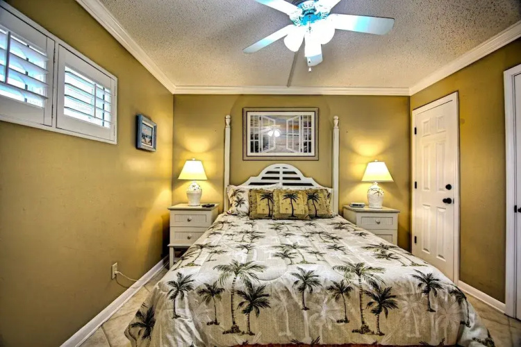 Gulf Shore Condo #113 - 2 Br condo by RedAwning