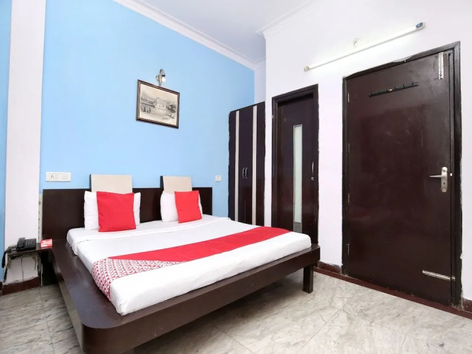OYO 16441 Hotel Gurjeet