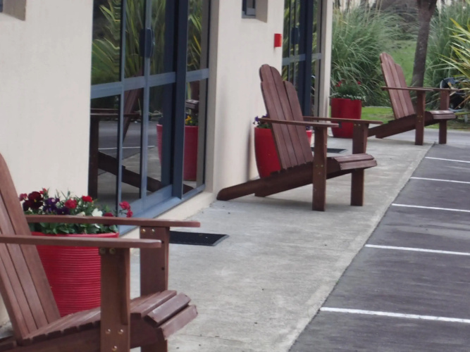 Linkwater Motel  Flashpackers