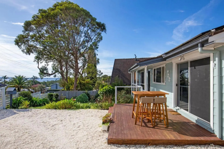 WindanSea Cottage - Pet Friendly - Ocean Glimpses