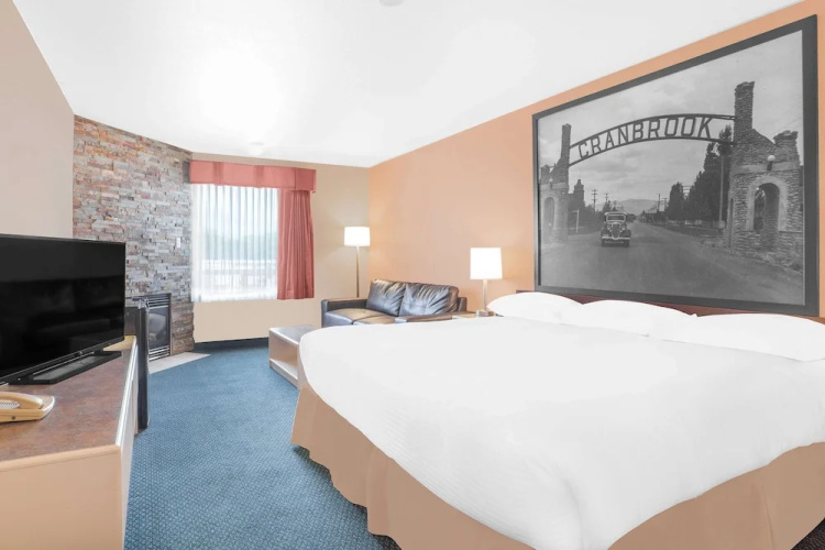 Super 8 Cranbrook