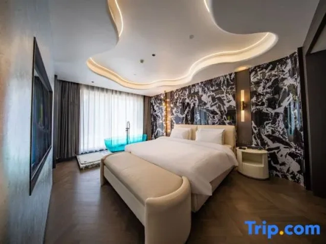 1 Bedroom Suite with view