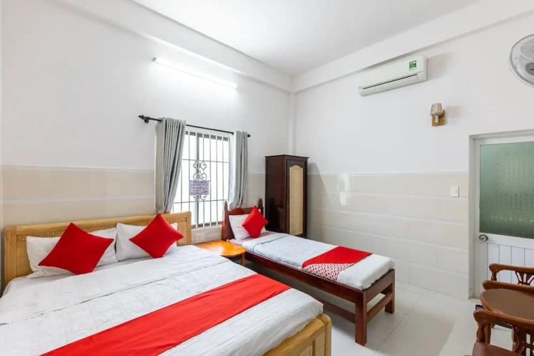 Standard Triple room
