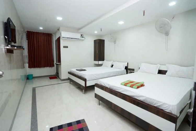 4 Bedrooms Standard Family room