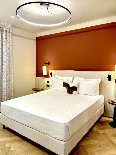 Maximilian Suites