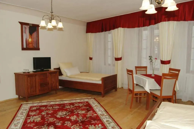 Restaurace A Penzion Pod Radnicí