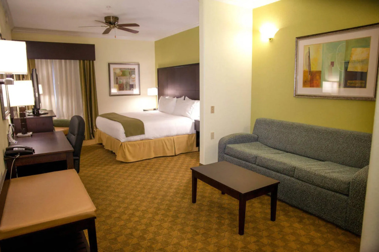Holiday Inn Express & Suites Houston North Intercontinental by IHG