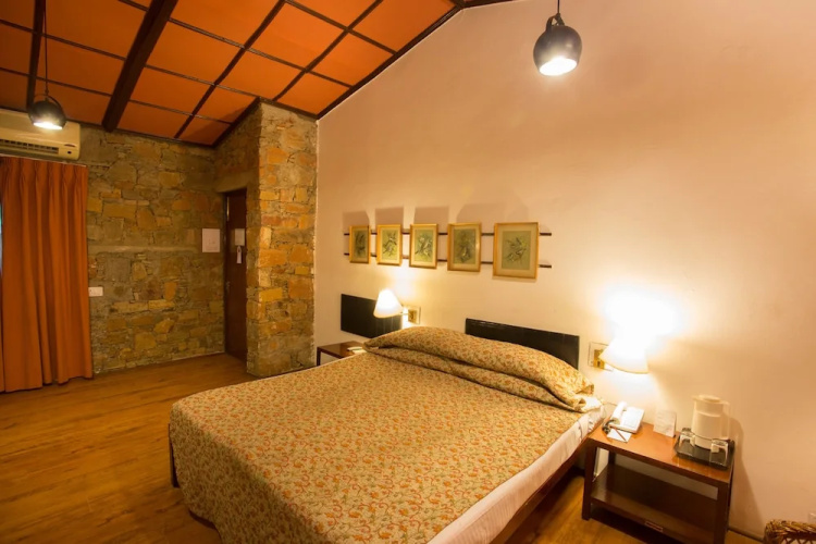Shikarbadi Hotel