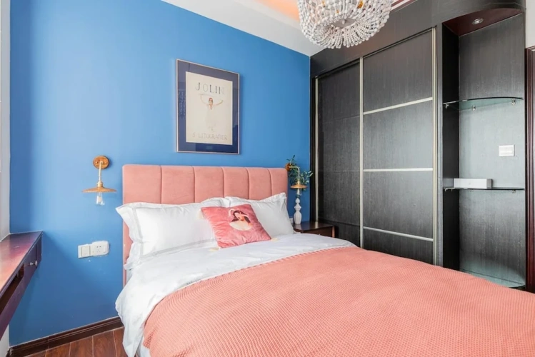 4 Bedrooms Apartment