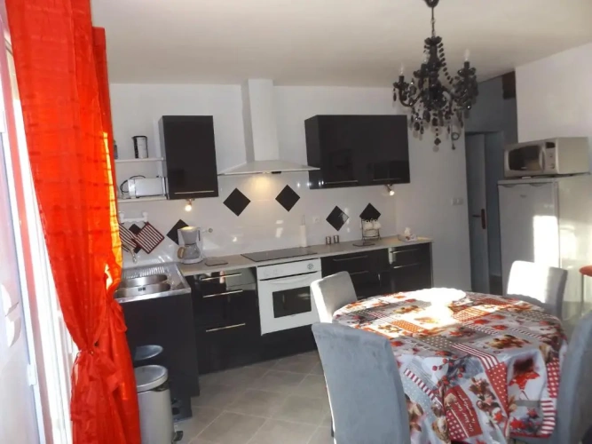 3 Bedrooms Apartment