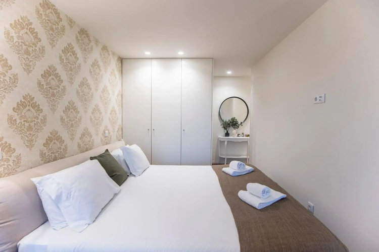 Bombarda Apartments by LovelyStay
