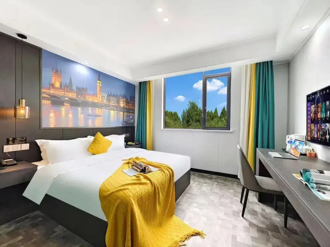 Holiday Panda Hotel