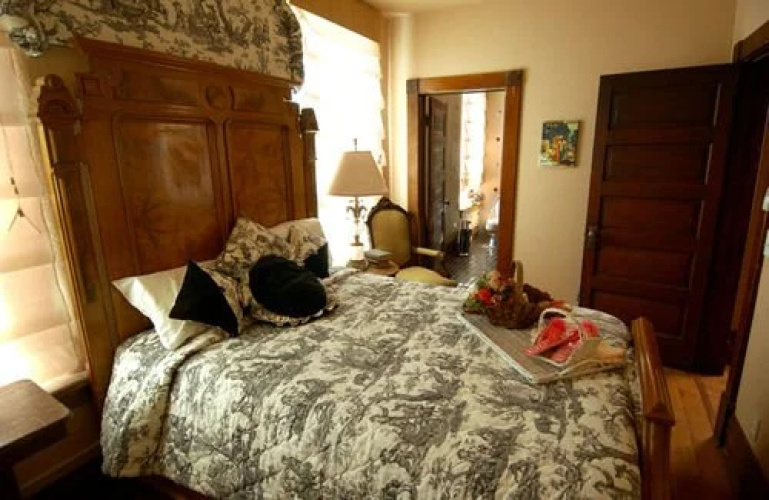 Smith Fargo Suites