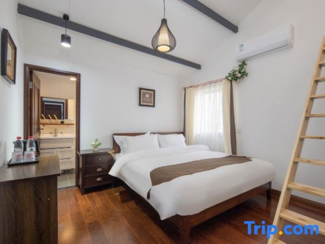 Standard Double Duplex room with garden view
