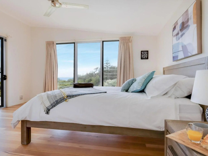Aloha - direct beach access from property