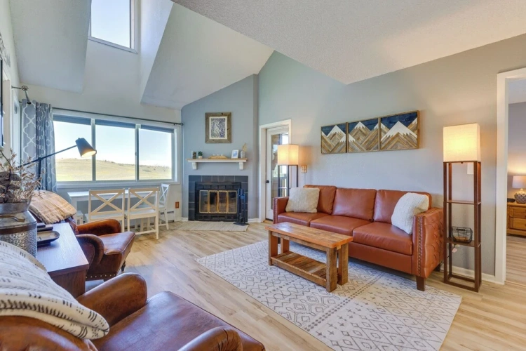 2 Bedrooms Apartment