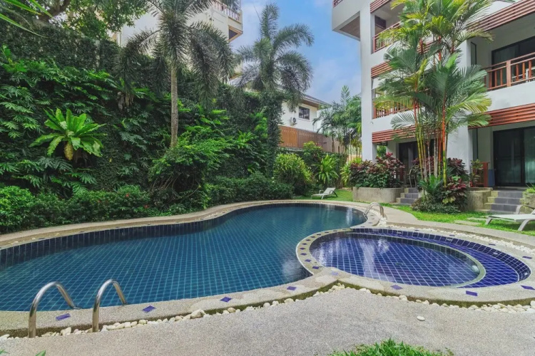 1BR with Pool &Gym Prime Location C233