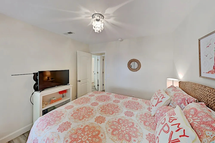 8forestg 2 Bedroom Condo