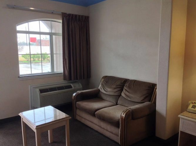 Camelot Inn  Suites McCarty