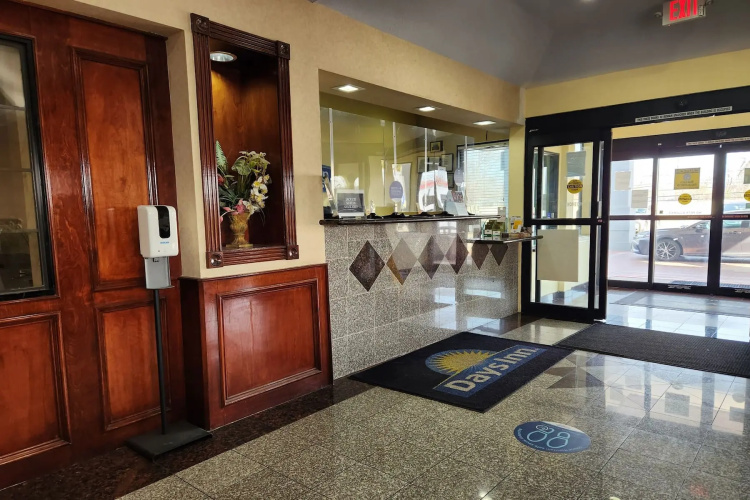Days Inn  Suites by Wyndham Pasadena