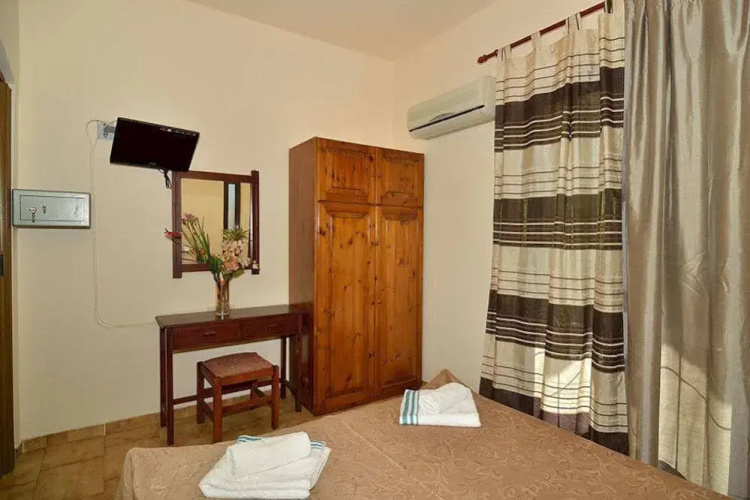 Iliana Apartments