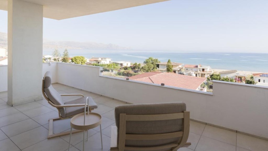 3 Bedrooms Apartment