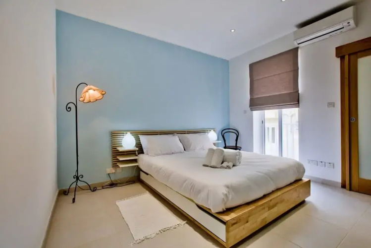 Stunning Sliema 2 Bed Apt Meters Away From Beach