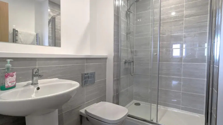 Modern 1 Bed Apt - 15 Mins to Solihull Centre