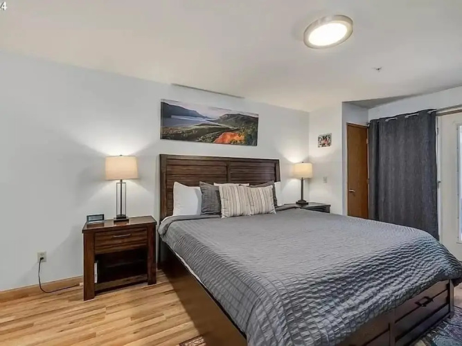 08 Lodge 1 Bedroom Condo by RedAwning