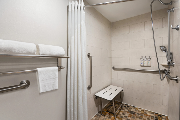 Holiday Inn Express Hotel & Suites Fredericksburg photo 10