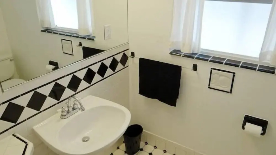 203 22nd St 2 Bedroom Home by Redawning