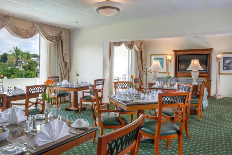 Presidential Double Suite with garden view