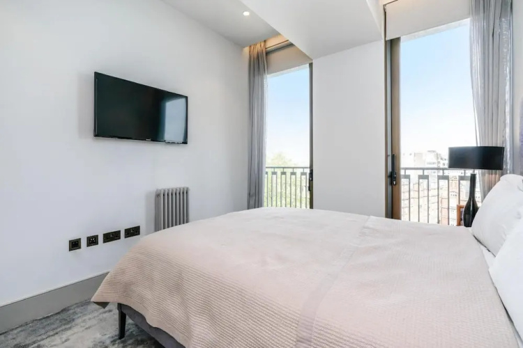 Signature Westminster Apartment