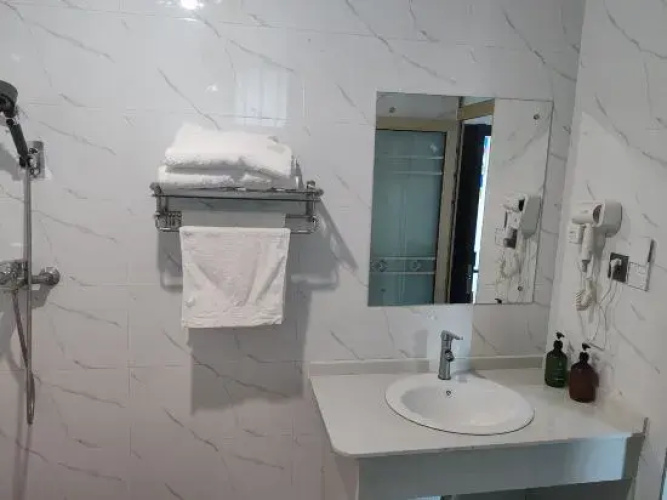 Liuzhi District Yicheng Hotel
