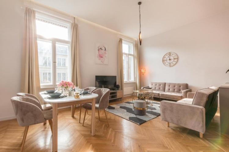 2 Bedrooms Apartment
