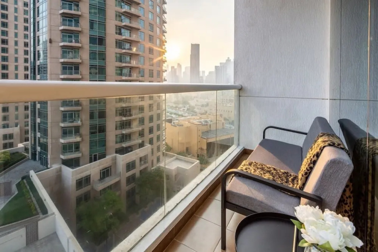 Modern Rustic Studio Apartment in Downtown Dubai