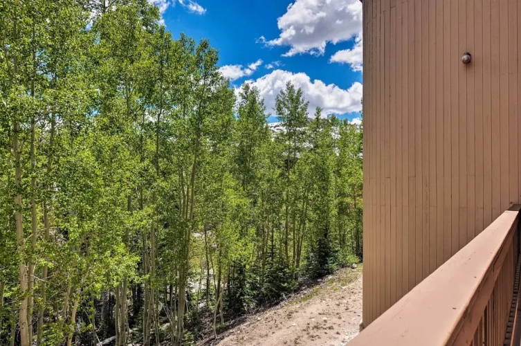 Rustic Ski-out Brian Head Condo w/ Comm. Pool