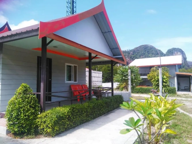Bungalow with balcony and with garden view