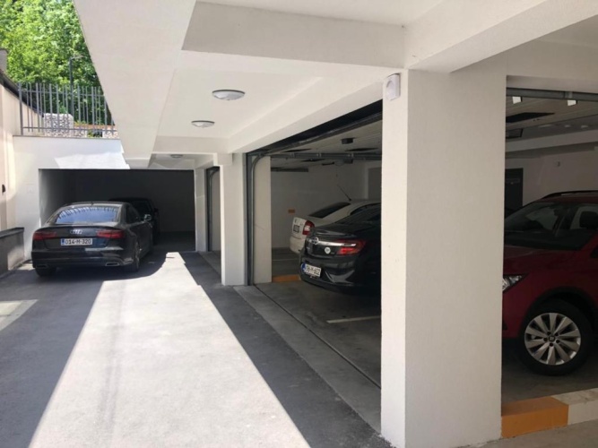 3 Bedrooms Apartment