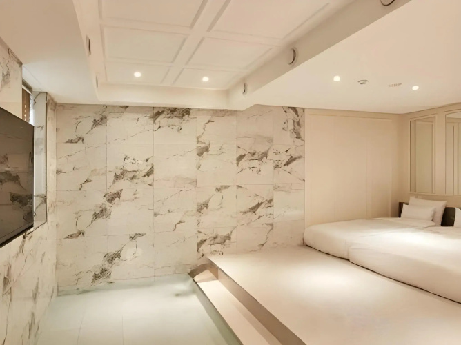 Hotel Wanted