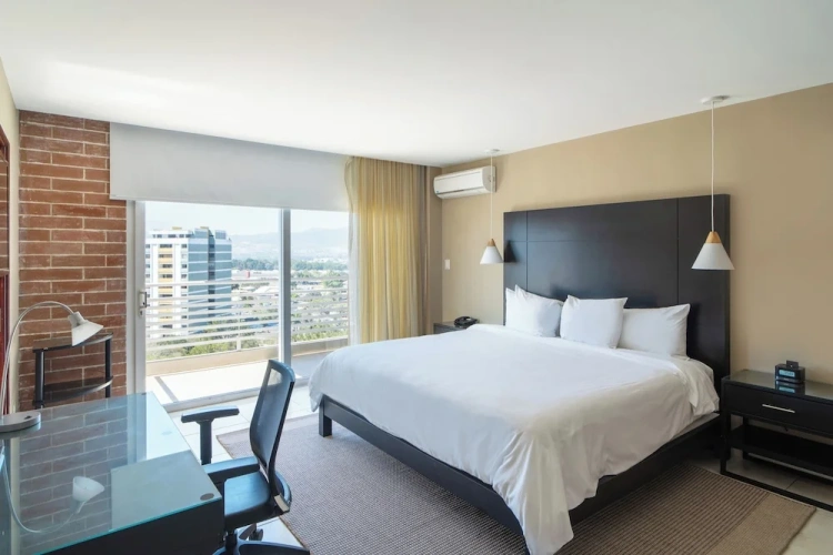 2 Bedrooms Quadruple Family Suite with city view