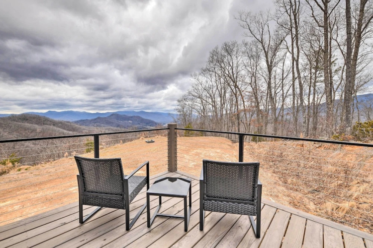 Scenic Hillside Cabin in Sylva w/ Hot Tub & Views!