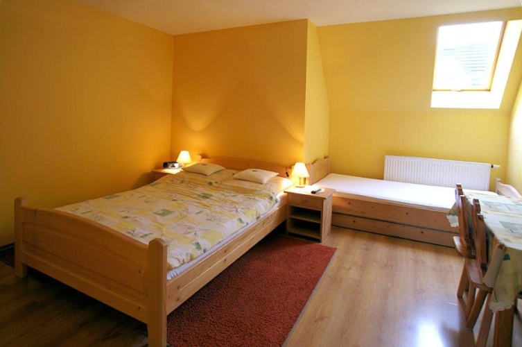 Standard Triple room