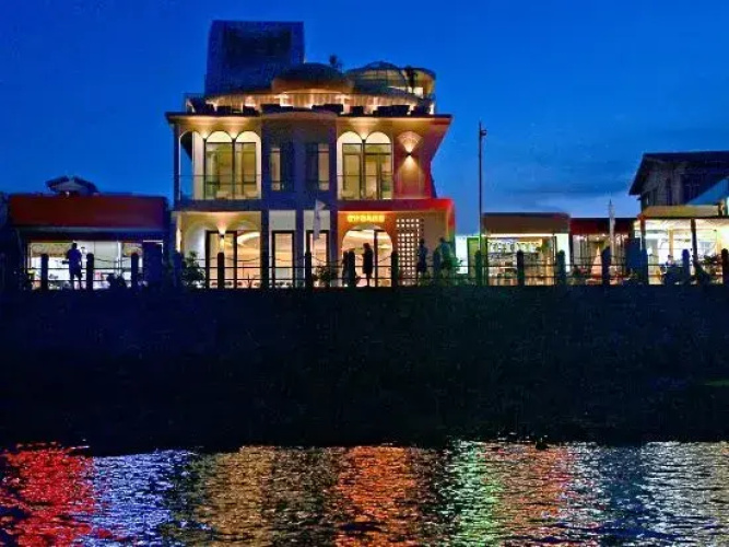 Cengxi Island Hostel
