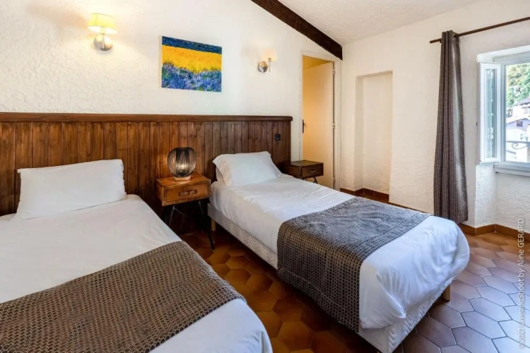 Standard Twin room with city view